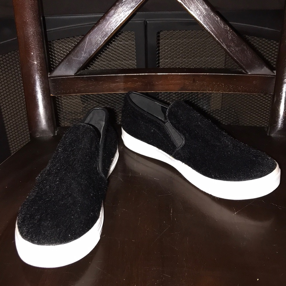 Dollhouse black faux fur slide on sneakers